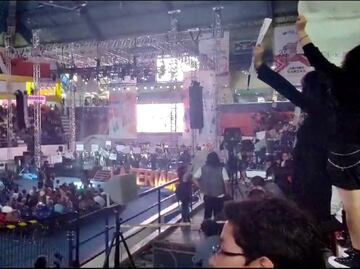 Alumnos del Instituto de Artes se plantaron en la FIL para manifestarse en contra de su directora