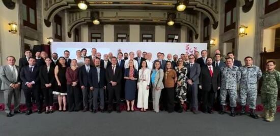 Gobierno federal acuerda bajar el precio del diésel a 27 pesos por litro