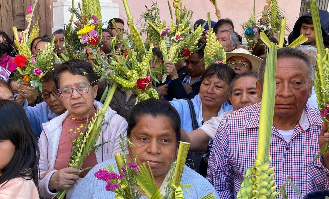 Las actividades iniciaron este 13 de abril con la celebración del Domingo de Ramos. Alrededor de las 10 de la mañana salieron desde la mina del Lobo en la antigua carretera a Real del Monte, luego pasaron por Pedro Escobedo hasta llegar a la capilla del barrio y  continuar a la iglesia de San Francisco I Foto:Luis Soriano