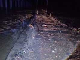 Aumento de río Cuatzonco y Garcés afecta paso a localidades de Xochiatipan y Huautla