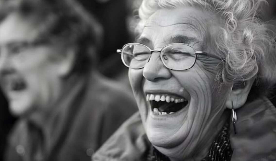 La longevidad no es solo cuestión de genética o buenos hábitos de salud. Fuente: Freepik.