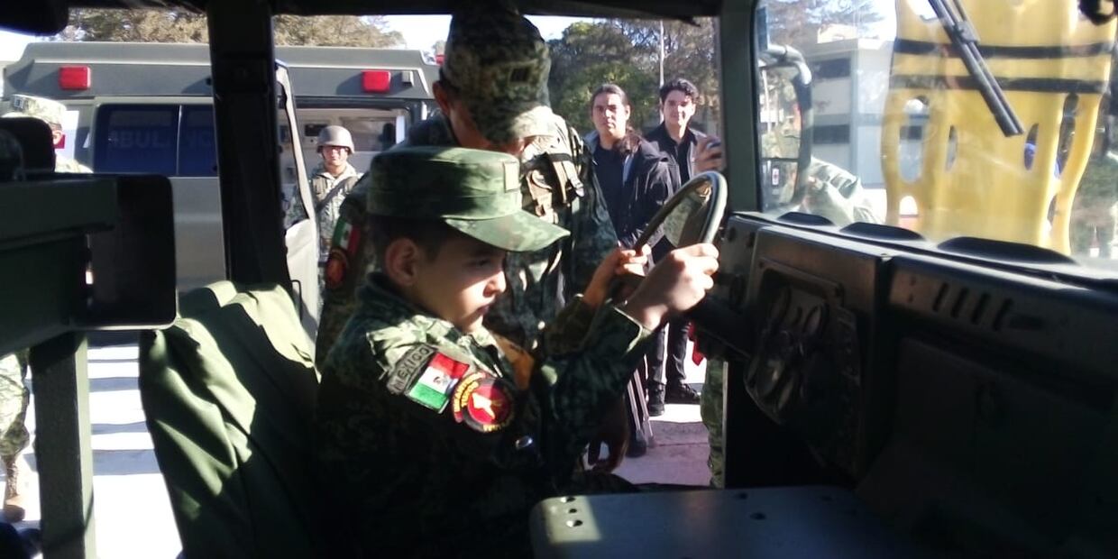 Niño de 9 años es nombrado soldado honorario por un día | Foto: Arturo Torres