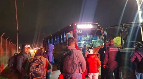 Accidente entre autobús y automóvil deja una persona sin vida, en Tepeji del Río