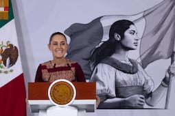 Claudia Sheinbaum felicita a la árbitra Katia Itzel García por su debut en el Mundial 2026 