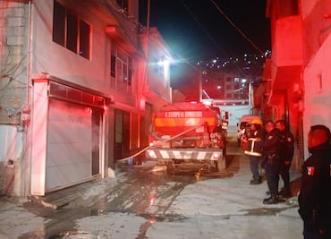Rescate exitoso durante incendio en Pachuca; un hombre salvado por bomberos
