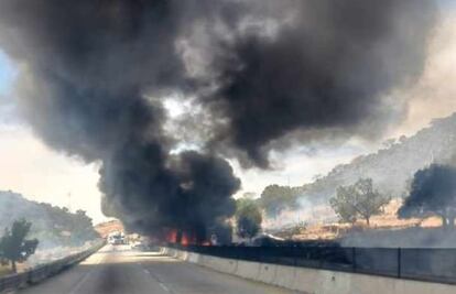 Chocan y se incendian tractocamiones en el Arco Norte