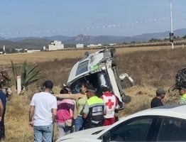 Volcadura de Urvan sobre la Pachuca - Sahagún deja lesionados