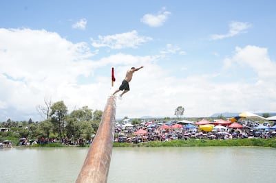 Gustavo Adolfo Espinoza es el ganador de la Cucaña 2025 