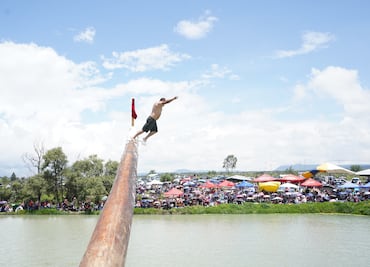 Gustavo Adolfo Espinoza es el ganador de la Cucaña 2025