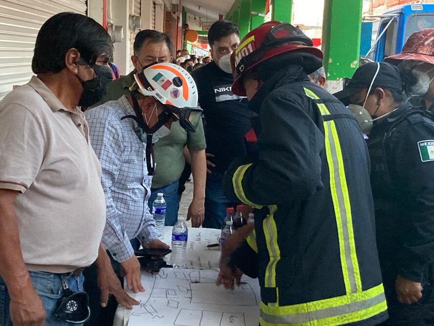 Logran controlar el incendio en zapatería Arther |  Foto: Especial