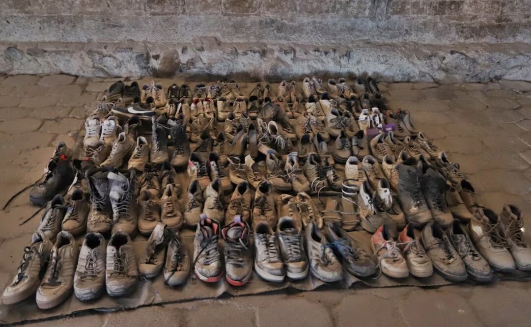 Imágenes sobre restos de ropa y zapatos hallados en el rancho Izaguirre en Teuchitlán, Jalisco. Foto: Fiscalía de Jalisco