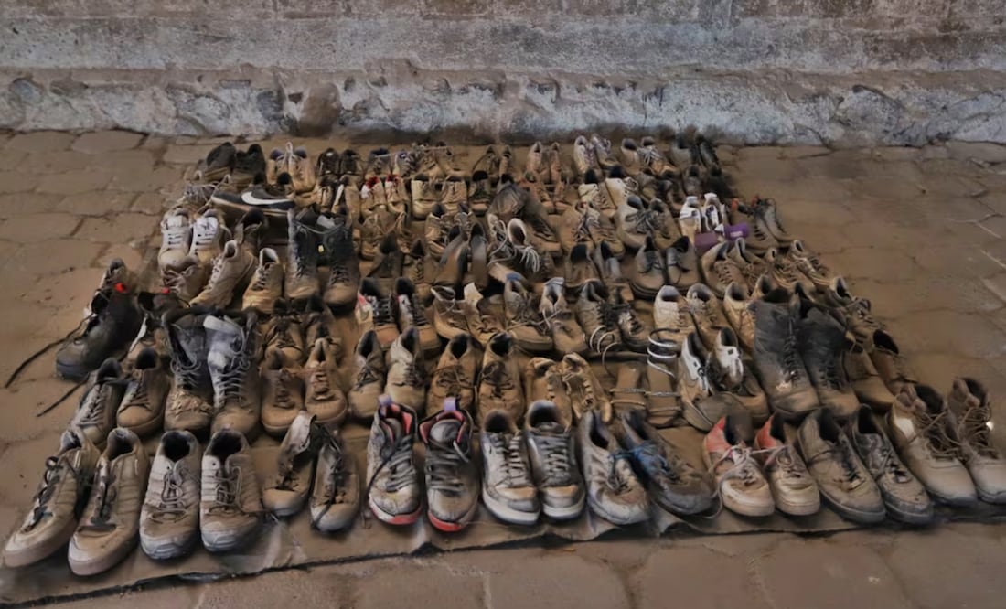 Imágenes sobre restos de ropa y zapatos hallados en el rancho Izaguirre en Teuchitlán, Jalisco. Foto: Fiscalía de Jalisco