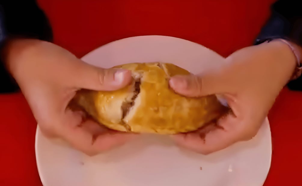 El paste es uno de los platillos por excelente del pueblo mágico de Real del Monte I Foto: Toma de video