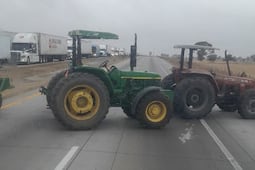 Productores bloquean por tercer día la autopista Arco Norte en límites de Hidalgo y Tlaxcala