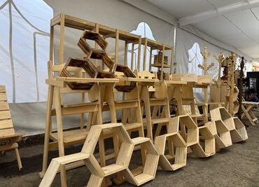 Exhibición y venta de muebles elaborados en Acaxochitlán