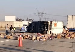 Vuelca tráiler cargado de huevo tras choque en el Arco Norte; hay un lesionado