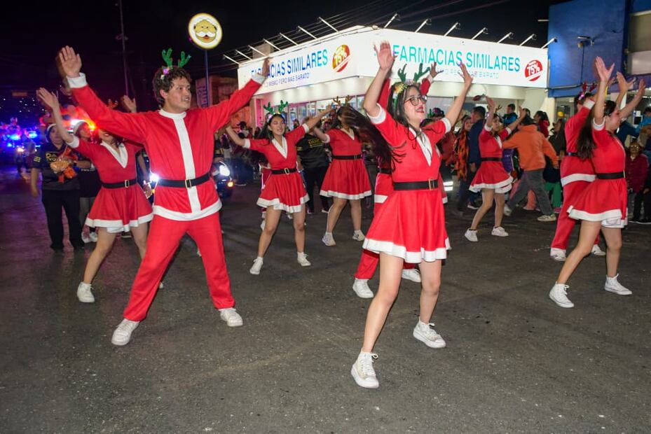 Más de 30 mil personas disfrutaron el Desfile de Reyes en Tulancingo | Foto: especial