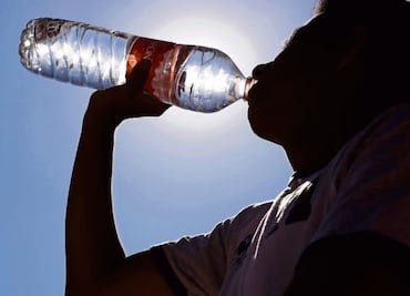 Ola de calor: Consumo de agua embotellada incrementa la contaminación
