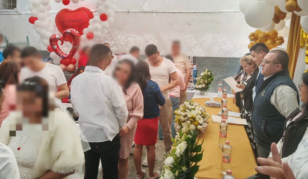 Celebran 17 matrimonios al interior de los Ceresos de Apan y Tulancingo | Foto: SSPH