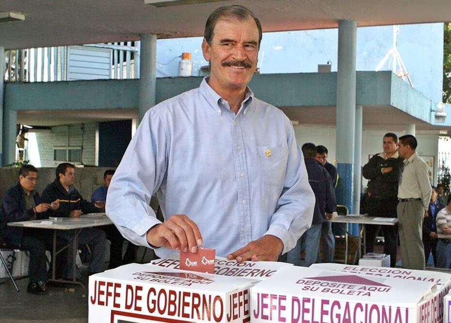 Vicente Fox Quesada votando al final de su mandato en 2006. Archivo EL UNIVERSAL.