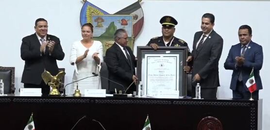 Director de Actopan recibe medalla al Mérito de Protección Civil 2023