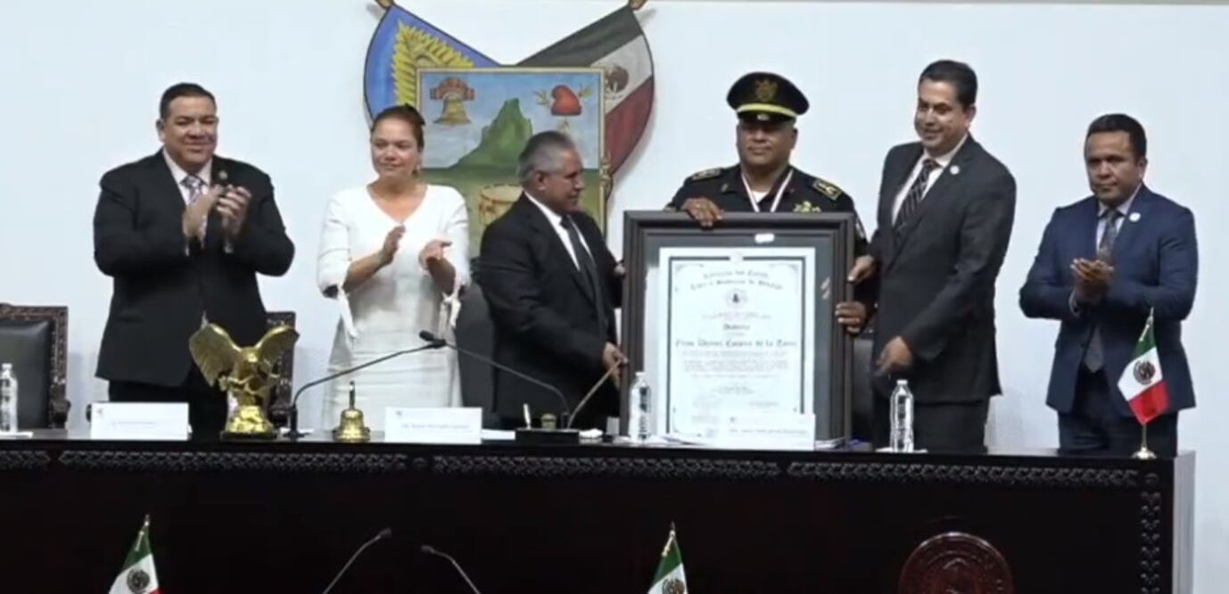 Elías Daniel Corona de la Torre, fue reconocido con la medalla al Mérito de Protección Congreso del Estado de Hidalgo Foto: Congreso