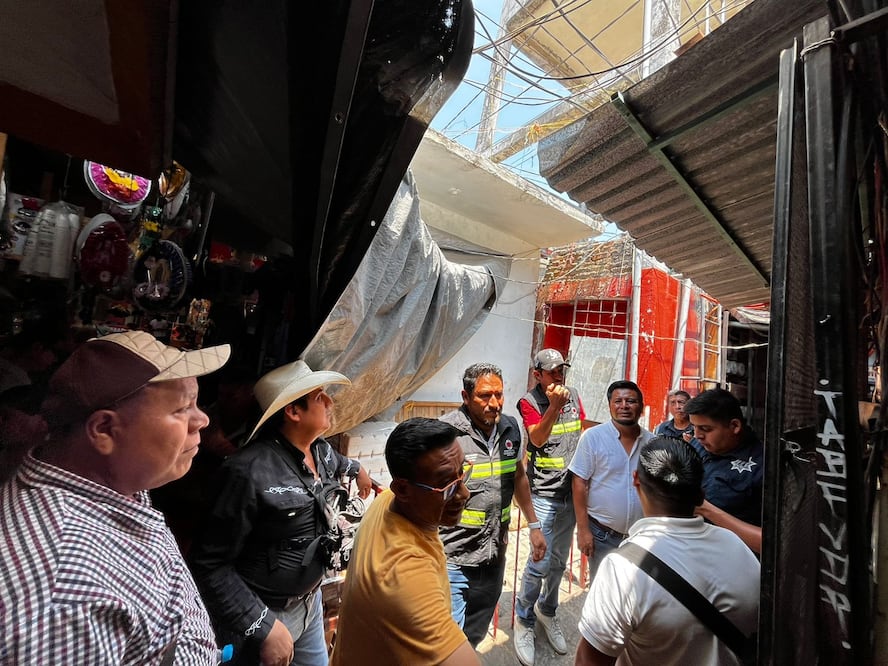 Alrededor de 50 locales del mercado municipal resultaron afectados por la suspensión del servicio eléctrico | Foto: especial