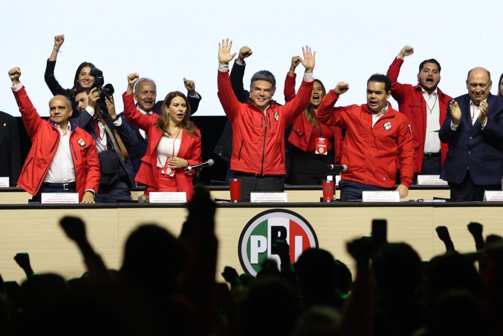 A mano alzada, aprueban priistas reelección de Alito Moreno.I Foto: Victor Gamboa / El Universal