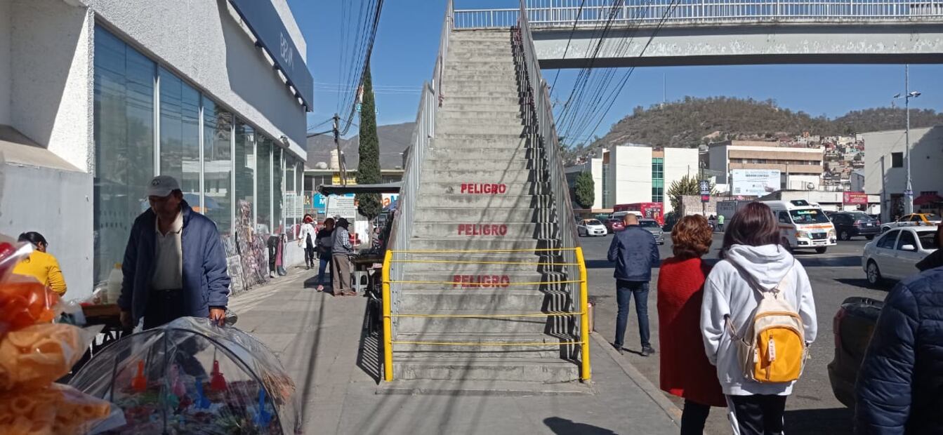 Puentes peatonales dañados ponen en riesgo vida de ciudadanos pachuqueños | Foto: Archivo