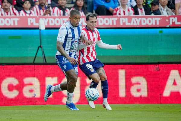 Continúan sin ganar; Pachuca rescata punto ante Chivas