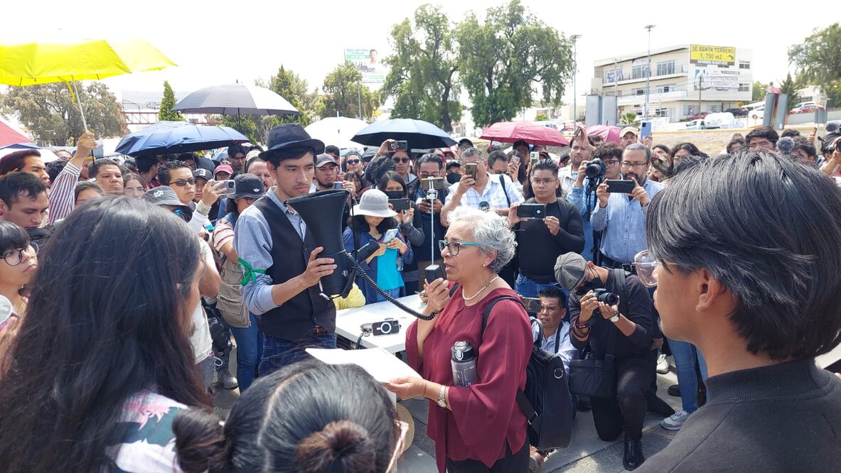 Alumnos se reúnen con Elsa Ángeles, titular de la Defensoría Universitaria | Foto: Lorena Rosas