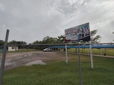 Desalojan mobiliario de la escuela Leonardo Da Vinci en Huejutla por presunto litigio del inmueble
