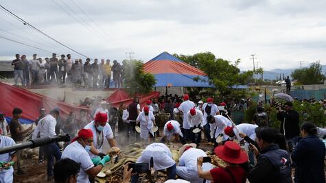 Comunidad de Actopan realiza el horno de barbacoa más grande de México