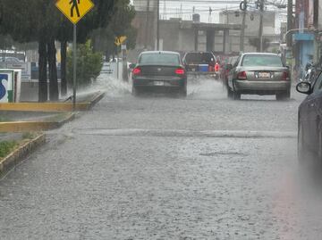 Lluvias causan inundaciones en Pachuca y Mineral de la Reforma