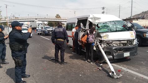 Accidente entre urvan y autobús deja nueve lesionados en carretera México-Pachuca