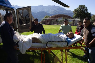 En helicóptero trasladan personas enfermas desde la Otomi-Tepehua a Pachuca 