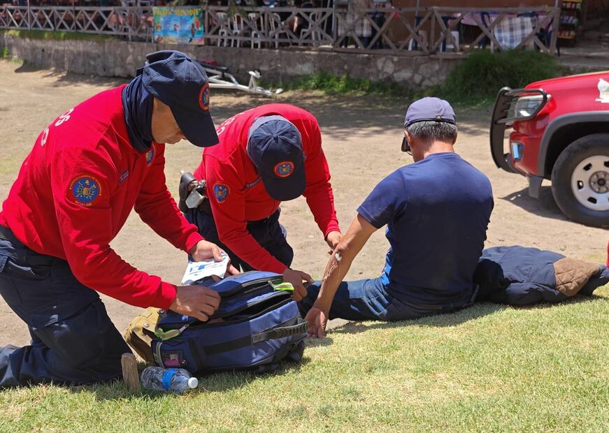 Bomberos de Hidalgo instalan módulo de auxilio turístico en la presa El Cedral | Foto: SSPH