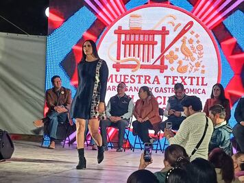Inicia muestra textil, artesanal y gastronómica con pasarela de modas