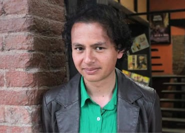 Polémica en Singuilucan por performance del cineasta José León durante recorridos de terror