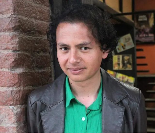 Polémica en Singuilucan por performance del cineasta José León durante recorridos de terror