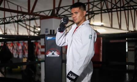 Del IMSS a la UFC; médico firma contrato con las artes marciales mixtas 