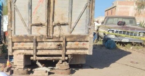 Mecánico pierde la vida tras ser aplastado por una camioneta en San Agustín Tlaxiaca