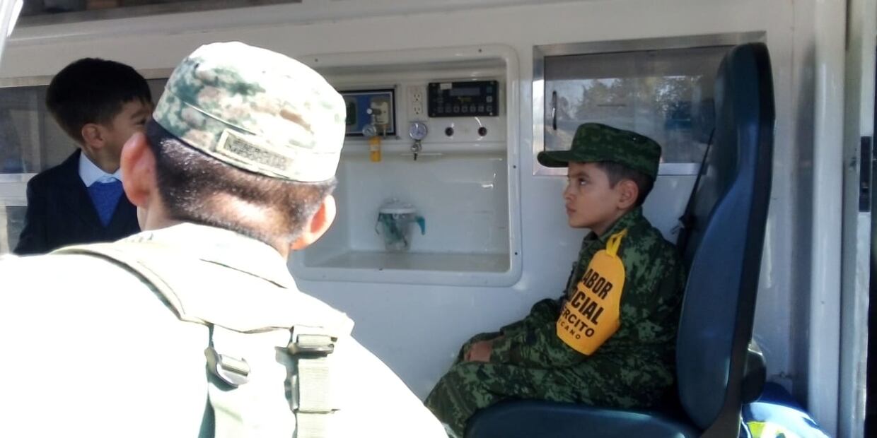 Niño de 9 años es nombrado soldado honorario por un día | Foto: Arturo Torres