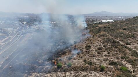 Incendio en la Providencia en Mineral de la Reforma; Bomberos y ciudadanos atienden la emergencia