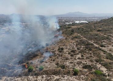 Incendio en la Providencia en Mineral de la Reforma; Bomberos y ciudadanos atienden la emergencia