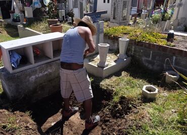 Tulancingo reconoce la labor de los cavadores del panteón San Miguel, guardianes de 190 años de historia