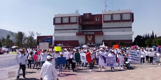 Se manifiestan más de 700 trabajadores del PJF en Pachuca