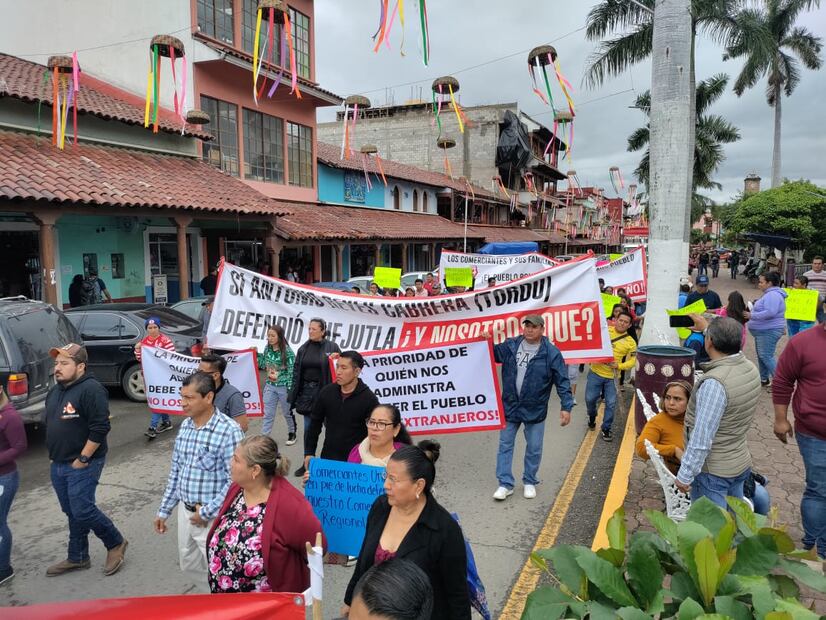 Se intensifican las marchas y protestas por la llegada de 8 tiendas de origen chino
Foto: Francisco Bautista