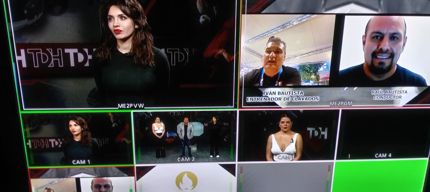 Iván Bautista, quien vive su quinto ciclo olímpico, dirige a las medallistas Gabriela Agúndez y Alejandra Orozco en clavados | Captura de video: RTH