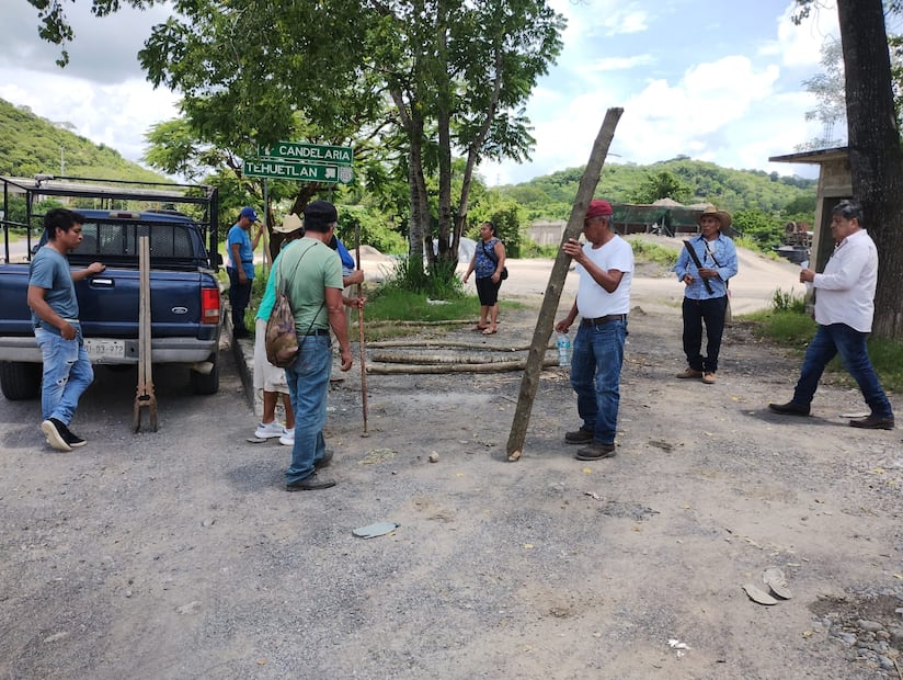 Ejidatarios de Chililico cercan planta asfaltadora por incumplimiento de pago | Foto: Francisco Bautista